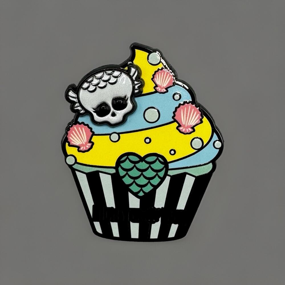 Monster High Cupcake Blind Enamel Pin LAGOONA BLUE New Open Box